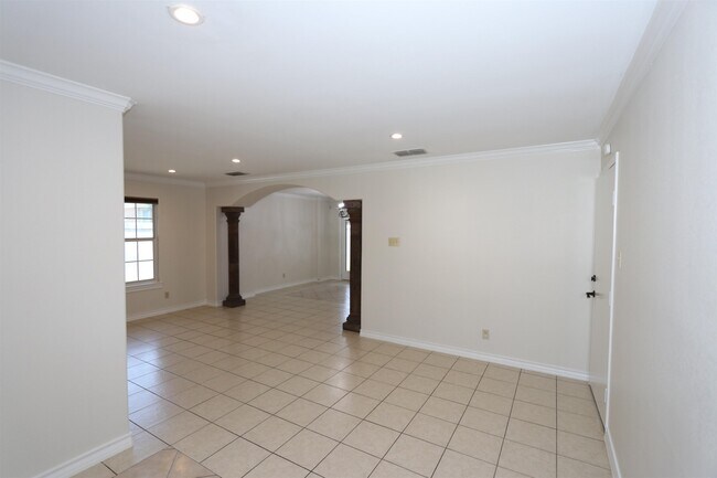 Building Photo - 10501 Sanderiana Ct