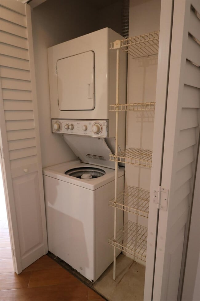 Foto del edificio - 2445 SW 18th Terrace