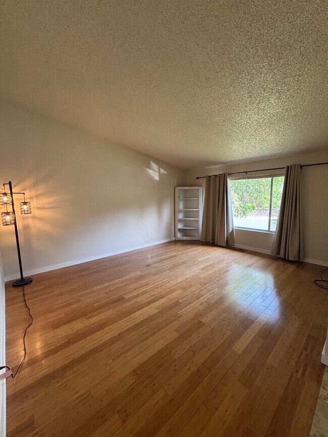 Building Photo - 3 bedroom 2 bathroom Single Family Home with A/C in Santa Rosa's Larkfield Area