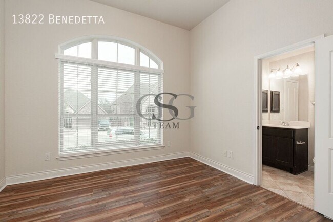 Building Photo - 13822 Benedetta-