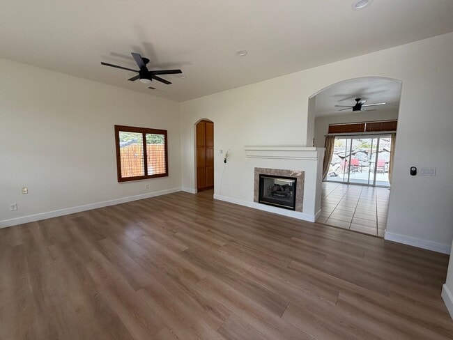 Building Photo - 1174 University Ridge Dr
