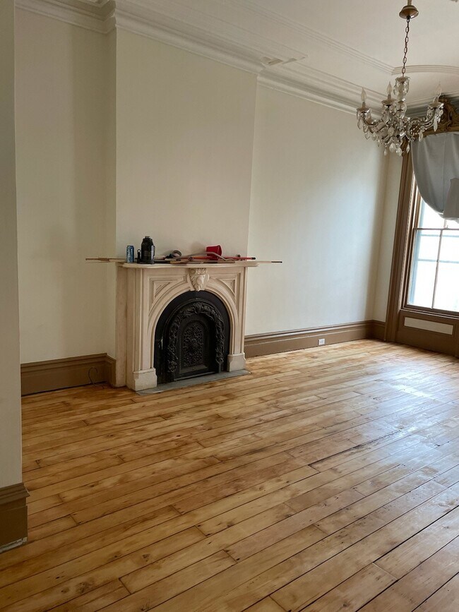 Foto del edificio - 132 Grand Street, Unit First Floor