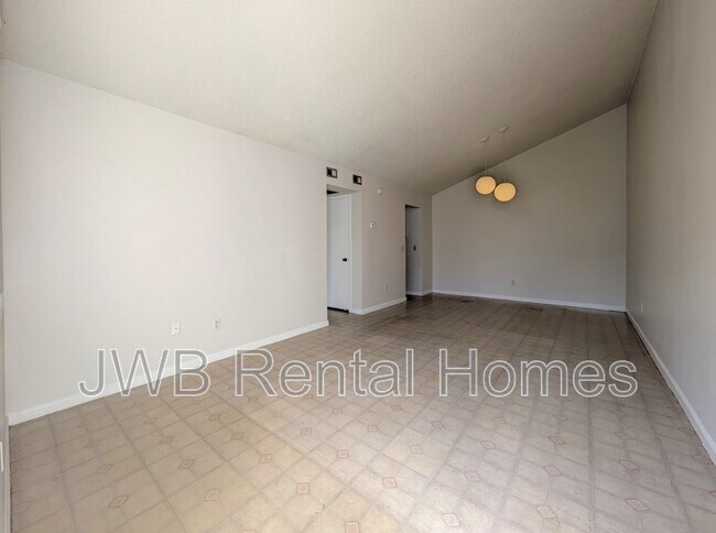 Building Photo - 8121 San Jose Manor Dr E
