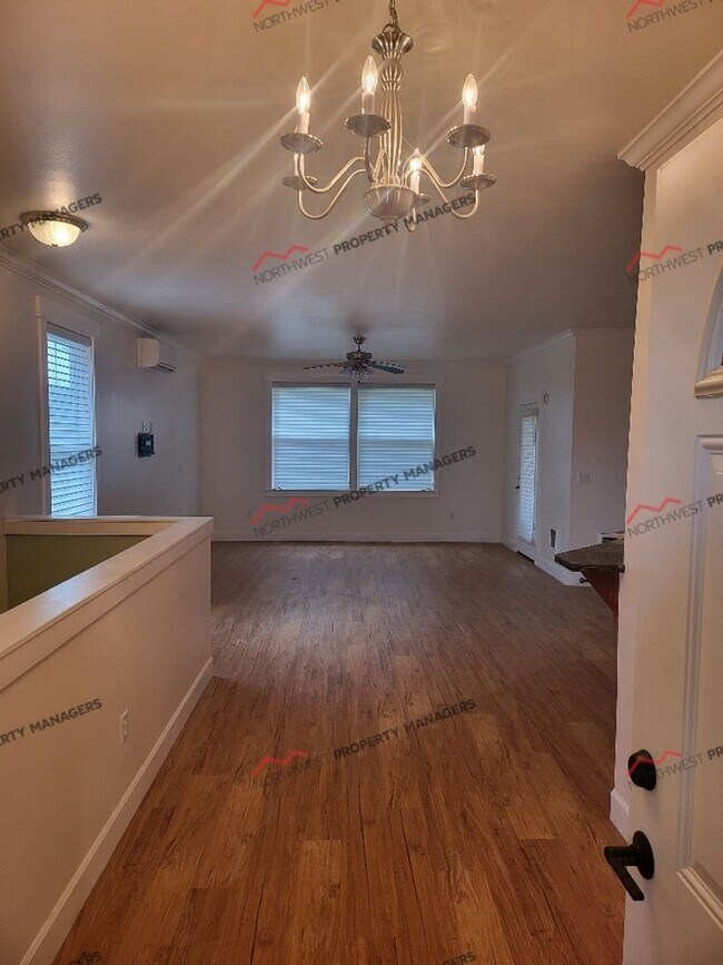 Foto del edificio - STATUS: AVAILABLE | R55 | $2495