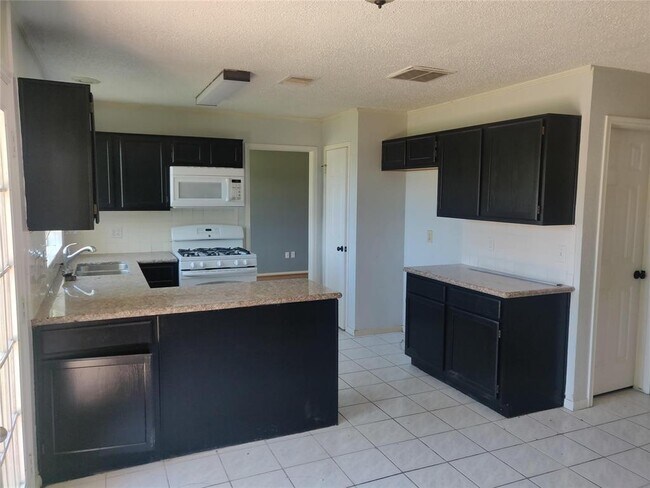 Building Photo - 9326 Silver Tip Dr