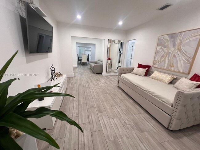 Foto del edificio - 3675 SW 26th St