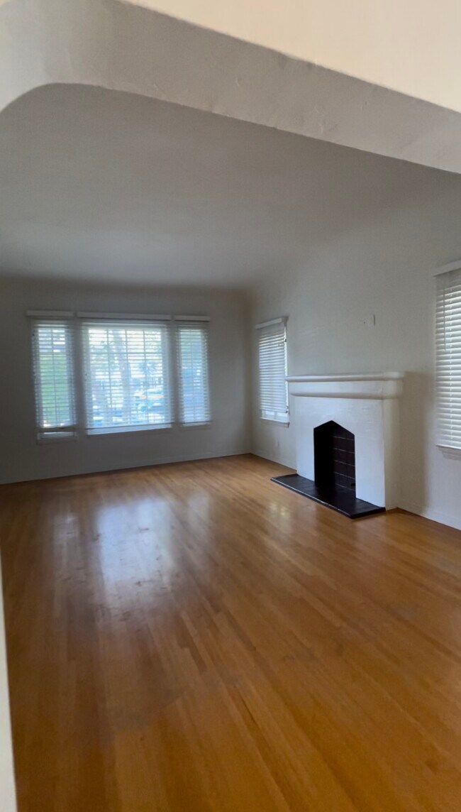 Foto del edificio - 726 S Dunsmuir Ave