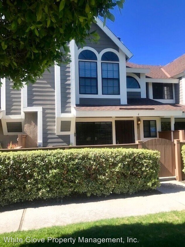 Foto principal - 12065 Foster Rd