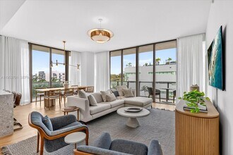 Building Photo - 2678 Tigertail Ave