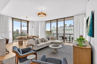 Building Photo - 2678 Tigertail Ave