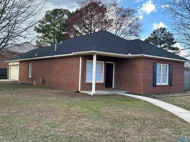 Foto del edificio - 1813 Kathy Ln Ct S W