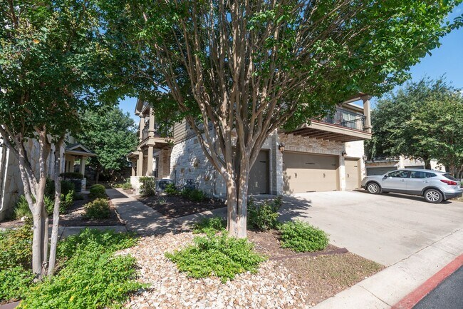 Building Photo - Gated Community Condo Unit
