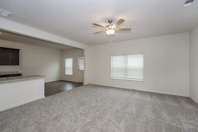 Foto del edificio - 1317 Woodwinds Dr