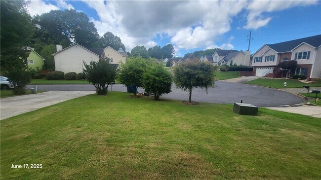 Foto del edificio - 3219 Roundfield Cir