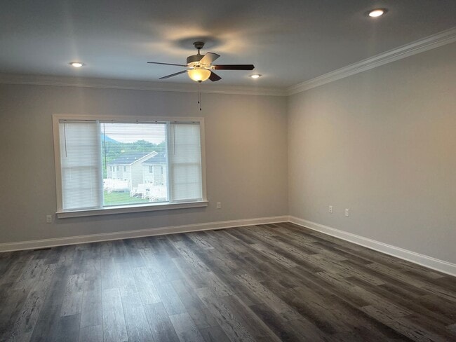 Foto del edificio - *LIKE NEW!* 3BR/2.5BA Townhouse in Crescen...