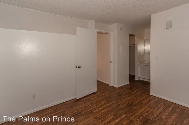 Building Photo - 208 E Prince Rd