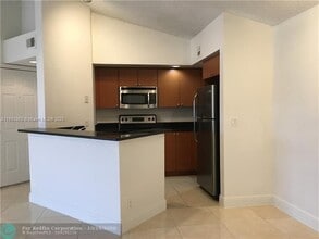 Building Photo - 3360 Pinewalk Dr N