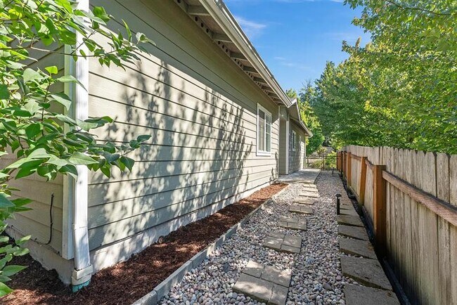 Building Photo - Enjoy this air conditioned freshly painted...