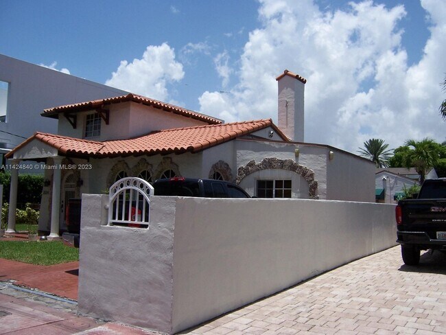 Building Photo - 2024 Alton Rd