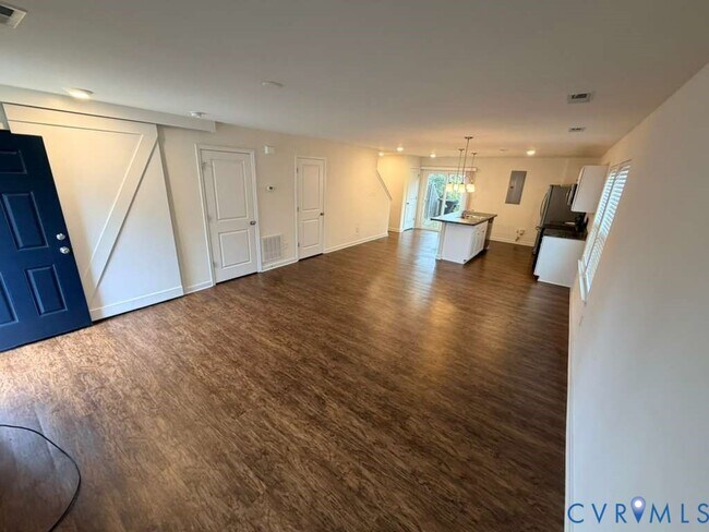 Building Photo - 1501 Stonewall Manor Dr