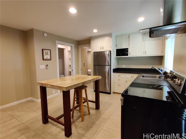 Building Photo - 958 Holoholo St