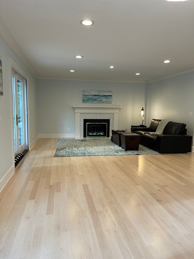 Foto del edificio - 16834 Cherry Crest Ave