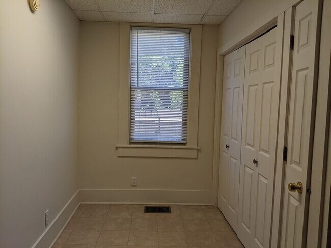 Foto del edificio - 2 Bedroom Home In The Collett Park Area