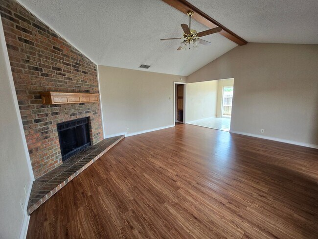 Foto del edificio - 1507 Lindsey Ln