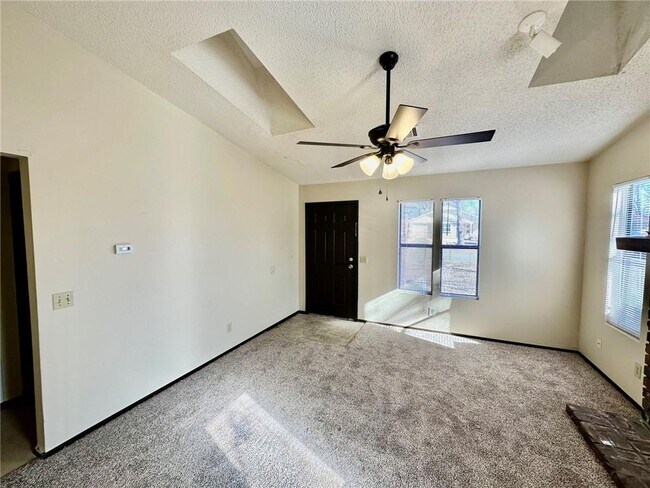 Building Photo - 310 N 34th St