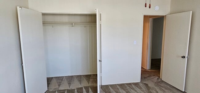 Building Photo - 1336 W Valencia Dr