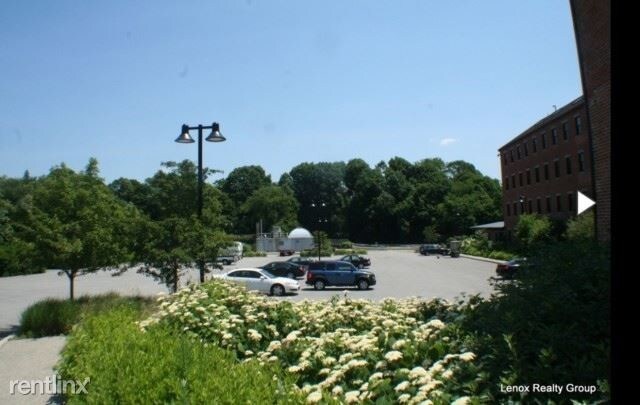 Foto del edificio - 2 br, 1 bath Apartment - 535 Roosevelt Ave