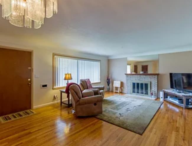 Foto del edificio - 227 W Franklin Ct