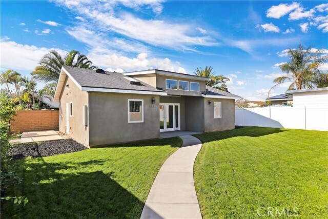 Foto principal - 422 N Batavia St