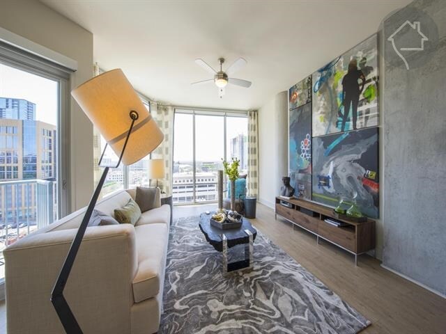 Foto del edificio - 614 W 7th St