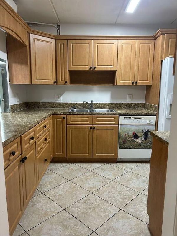 Foto principal - 5975 Forest Hill Blvd