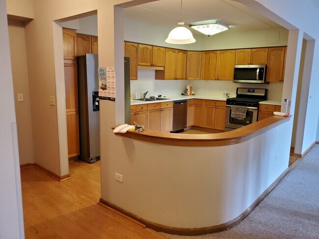 Building Photo - 650 S Des Plaines River Rd