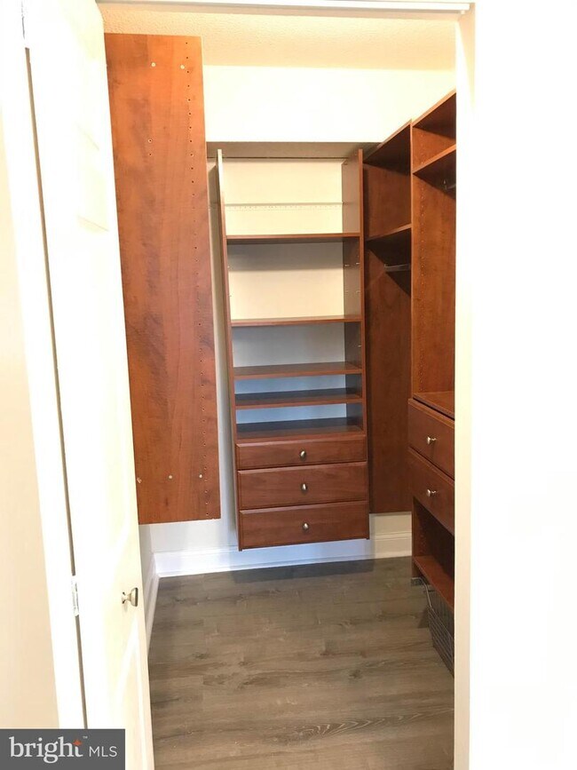 Foto del edificio - 7600 Tremayne Pl