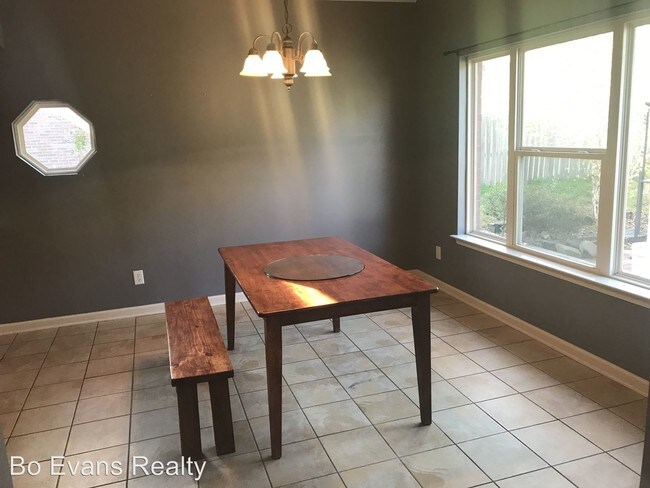 Building Photo - 134 Live Oak Dr