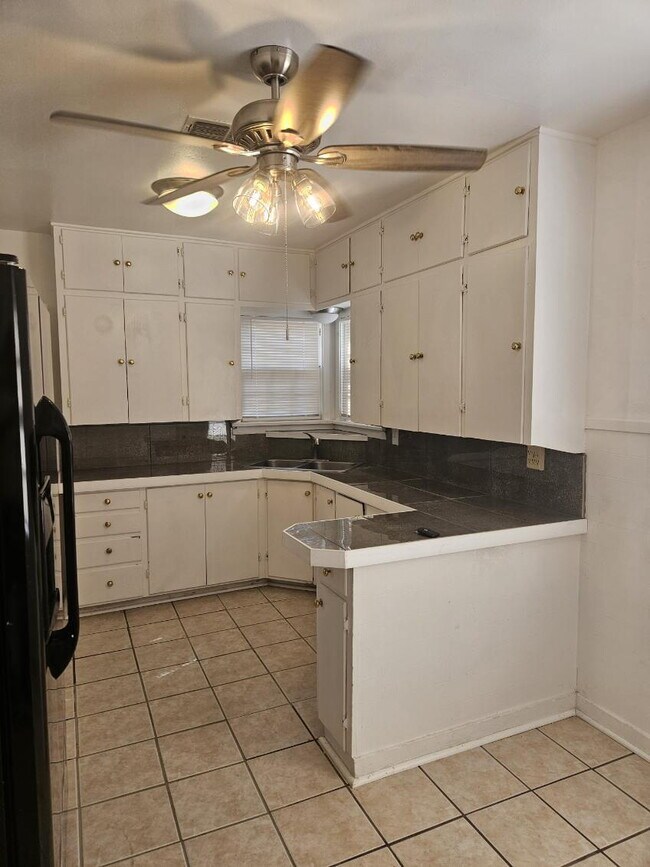 Building Photo - 2205 25th St