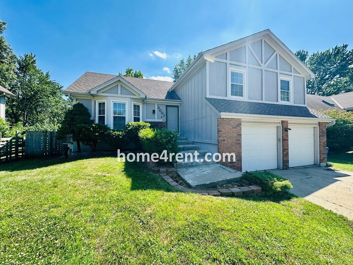 Primary Photo - A Beautiful Olathe Home in a Quiet Neighbo...