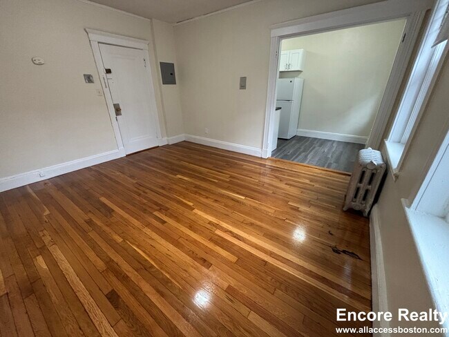 Building Photo - 462 Park Dr