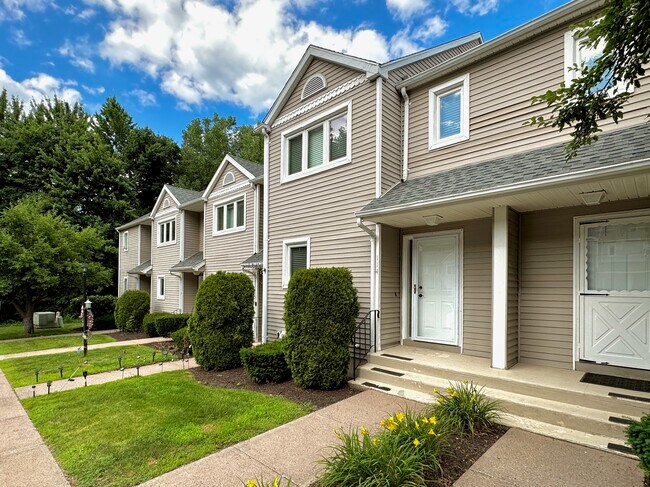 Building Photo - 114 Oak Ridge Dr