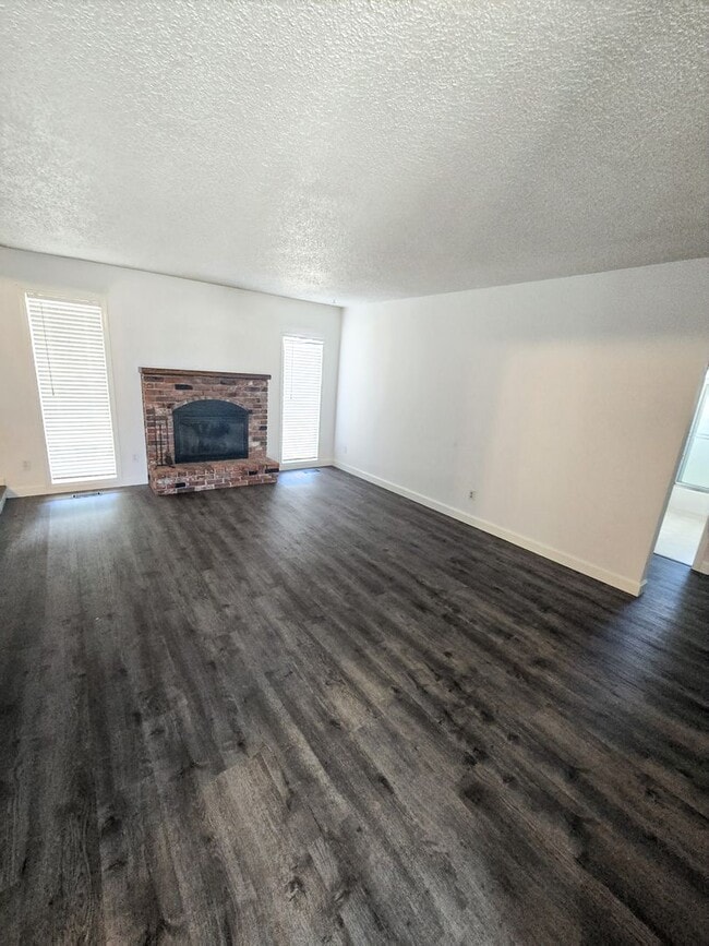 Foto del edificio - 11613 Pacific Ct NE