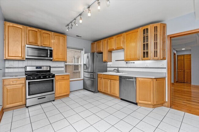 Foto del edificio - 915 W Sunnyside Ave