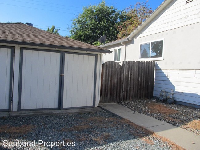 Building Photo - 7246 Robin Rd