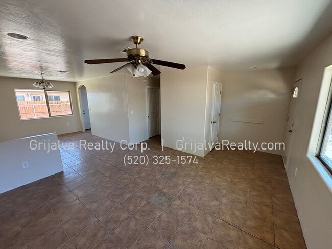 Building Photo - 5015 S Park Ave