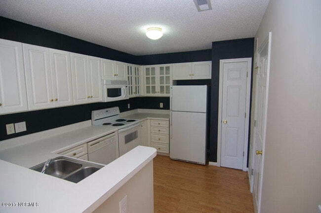 Building Photo - 2599 Thackery Rd