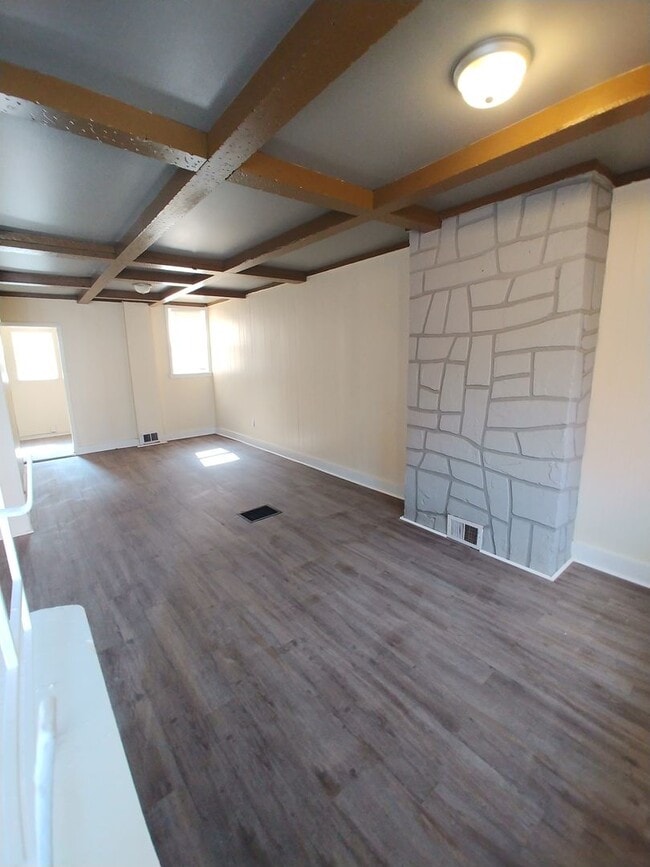 Building Photo - Kensington House for rent-Priced to rent f...