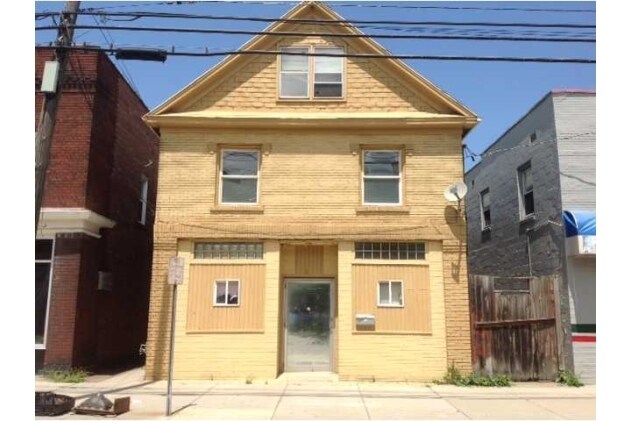 Foto principal - 2204 Niagara St