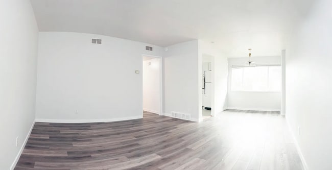Living Room/Dining Area - 5 S Big Bend Blvd Apartments